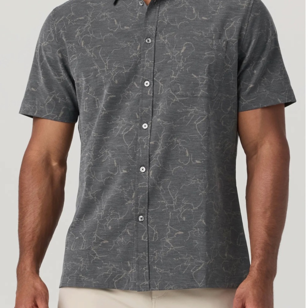 Vuori Short Sleeve Bridge Button-Up Shirt Large Men's NWT